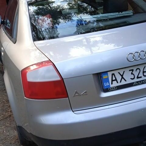 Сірий Ауді А4, об'ємом двигуна 2 л та пробігом 337 тис. км за 5500 $, фото 5 на Automoto.ua