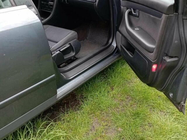 Серый Ауди А4, объемом двигателя 2 л и пробегом 250 тыс. км за 4500 $, фото 3 на Automoto.ua