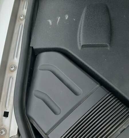 Сірий Ауді А4, об'ємом двигуна 2 л та пробігом 257 тис. км за 6000 $, фото 24 на Automoto.ua