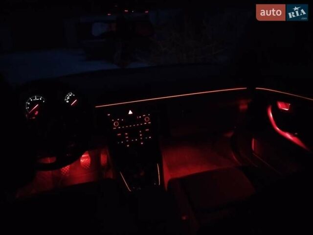 Сірий Ауді А4, об'ємом двигуна 1.6 л та пробігом 225 тис. км за 4500 $, фото 5 на Automoto.ua