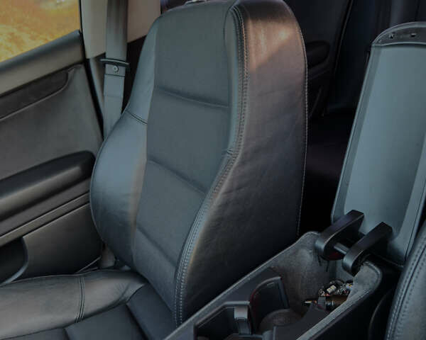 Сірий Ауді А4, об'ємом двигуна 1.8 л та пробігом 283 тис. км за 6500 $, фото 18 на Automoto.ua