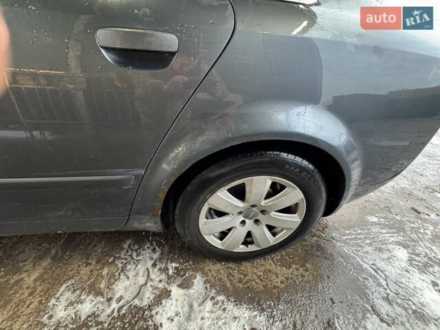 Серый Ауди А4, объемом двигателя 2.5 л и пробегом 370 тыс. км за 5000 $, фото 3 на Automoto.ua