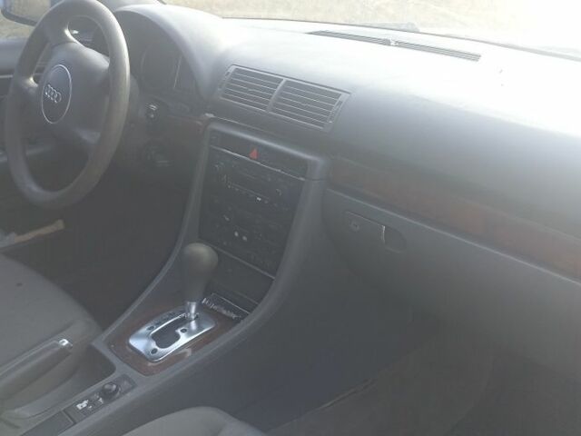 Сірий Ауді А4, об'ємом двигуна 1.8 л та пробігом 250 тис. км за 3100 $, фото 5 на Automoto.ua