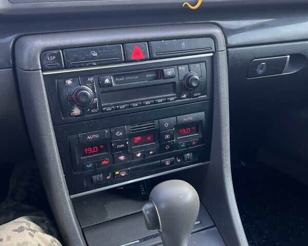 Сірий Ауді А4, об'ємом двигуна 2 л та пробігом 260 тис. км за 4200 $, фото 2 на Automoto.ua