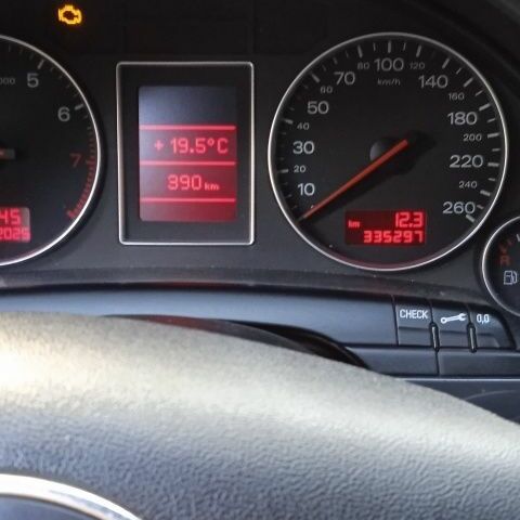 Сірий Ауді А4, об'ємом двигуна 2 л та пробігом 337 тис. км за 5500 $, фото 2 на Automoto.ua