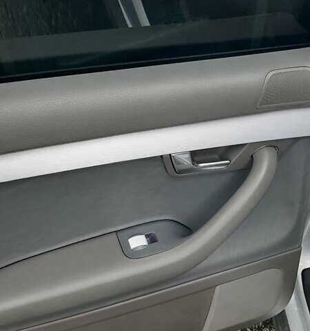 Сірий Ауді А4, об'ємом двигуна 2 л та пробігом 257 тис. км за 6000 $, фото 11 на Automoto.ua