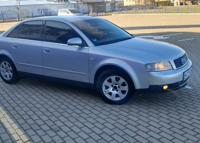 Сірий Ауді А4, об'ємом двигуна 2 л та пробігом 310 тис. км за 4300 $, фото 1 на Automoto.ua