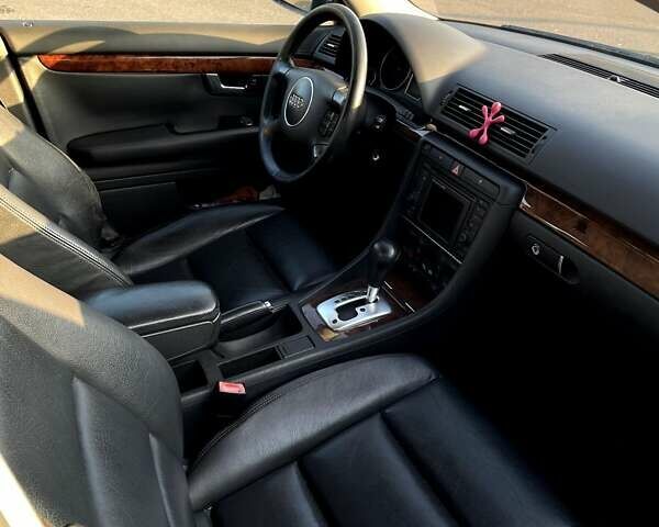 Серый Ауди А4, объемом двигателя 2 л и пробегом 198 тыс. км за 5650 $, фото 10 на Automoto.ua