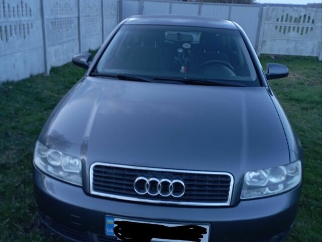 Серый Ауди А4, объемом двигателя 2 л и пробегом 250 тыс. км за 4500 $, фото 1 на Automoto.ua