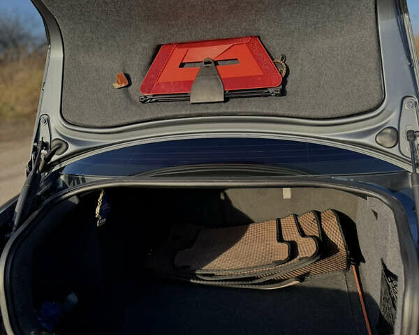Сірий Ауді А4, об'ємом двигуна 1.8 л та пробігом 283 тис. км за 6500 $, фото 19 на Automoto.ua
