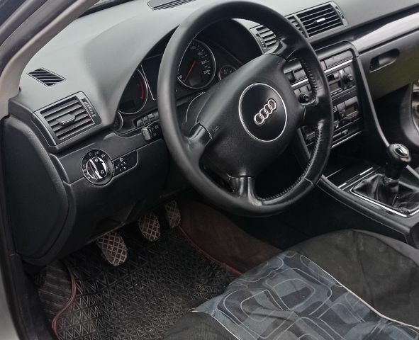 Серый Ауди А4, объемом двигателя 2 л и пробегом 274 тыс. км за 3500 $, фото 5 на Automoto.ua