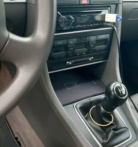 Сірий Ауді А4, об'ємом двигуна 2 л та пробігом 257 тис. км за 6000 $, фото 15 на Automoto.ua