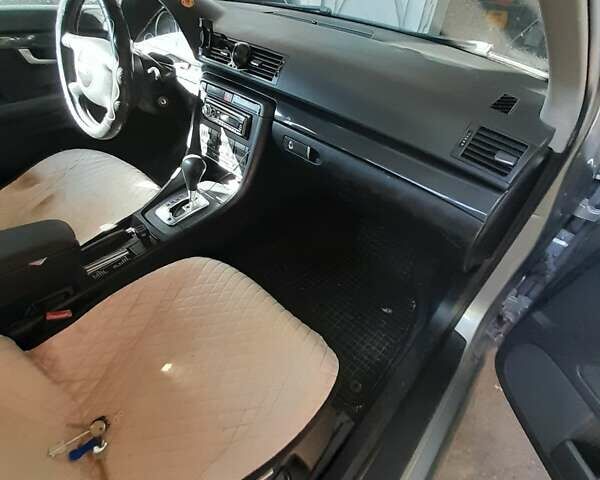 Серый Ауди А4, объемом двигателя 2 л и пробегом 350 тыс. км за 4800 $, фото 6 на Automoto.ua