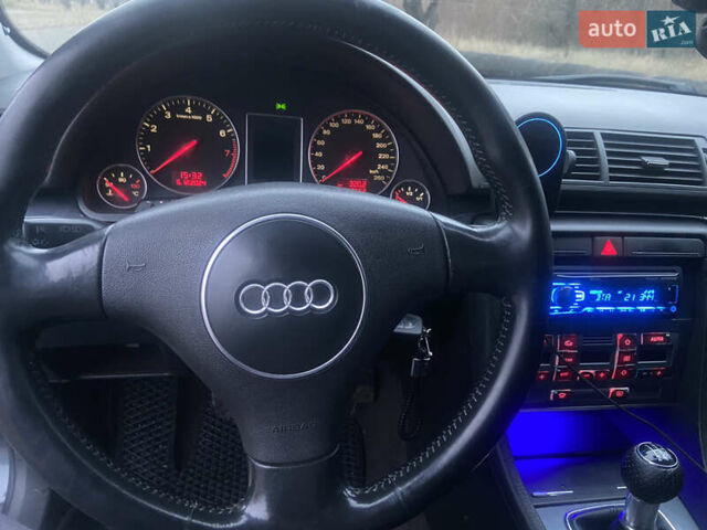 Сірий Ауді А4, об'ємом двигуна 2 л та пробігом 382 тис. км за 4500 $, фото 13 на Automoto.ua