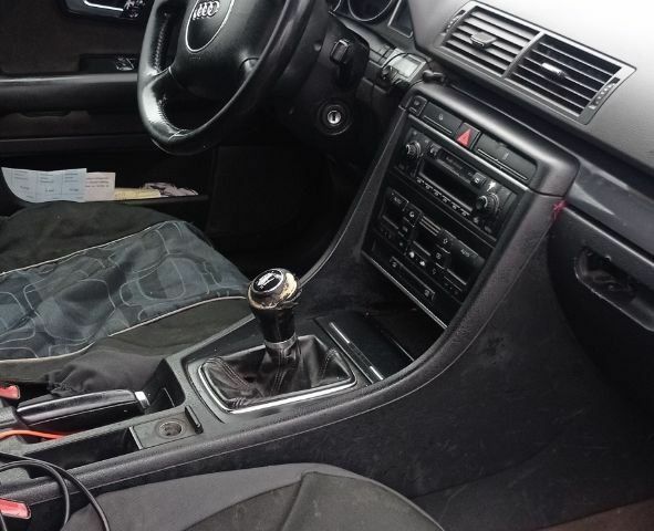 Серый Ауди А4, объемом двигателя 2 л и пробегом 274 тыс. км за 3500 $, фото 7 на Automoto.ua