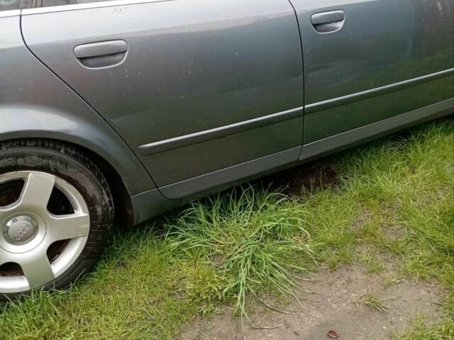 Серый Ауди А4, объемом двигателя 2 л и пробегом 250 тыс. км за 4500 $, фото 2 на Automoto.ua