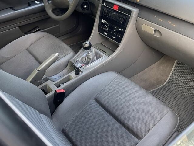 Серый Ауди А4, объемом двигателя 2 л и пробегом 345 тыс. км за 4200 $, фото 4 на Automoto.ua