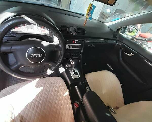 Серый Ауди А4, объемом двигателя 2 л и пробегом 350 тыс. км за 4800 $, фото 3 на Automoto.ua