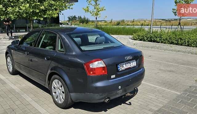 Сірий Ауді А4, об'ємом двигуна 2 л та пробігом 247 тис. км за 4700 $, фото 3 на Automoto.ua