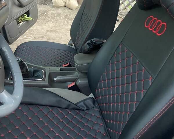 Сірий Ауді А4, об'ємом двигуна 1.9 л та пробігом 283 тис. км за 4800 $, фото 5 на Automoto.ua