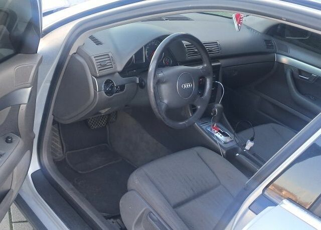 Сірий Ауді А4, об'ємом двигуна 2 л та пробігом 310 тис. км за 4300 $, фото 6 на Automoto.ua