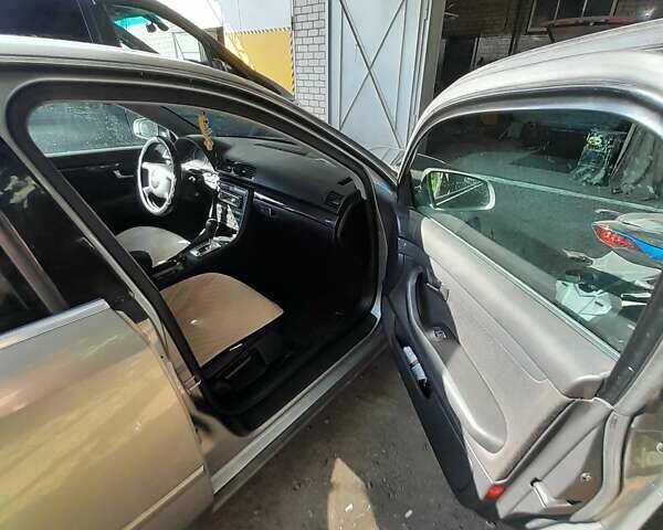 Серый Ауди А4, объемом двигателя 2 л и пробегом 350 тыс. км за 4800 $, фото 7 на Automoto.ua