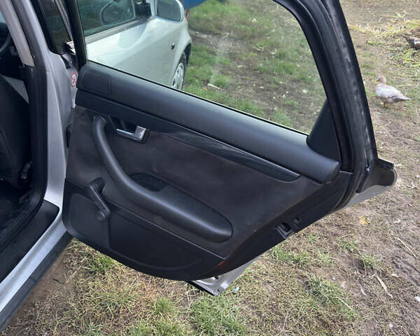 Сірий Ауді А4, об'ємом двигуна 2 л та пробігом 226 тис. км за 4500 $, фото 13 на Automoto.ua