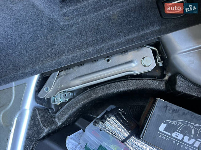 Сірий Ауді А4, об'ємом двигуна 2 л та пробігом 260 тис. км за 4200 $, фото 18 на Automoto.ua