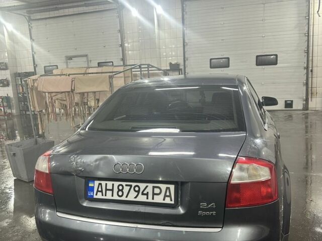 Серый Ауди А4, объемом двигателя 2 л и пробегом 359 тыс. км за 3000 $, фото 1 на Automoto.ua