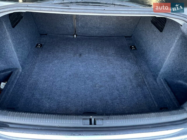 Сірий Ауді А4, об'ємом двигуна 2 л та пробігом 260 тис. км за 4200 $, фото 15 на Automoto.ua