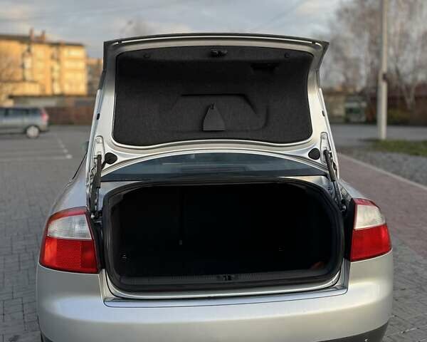 Серый Ауди А4, объемом двигателя 2 л и пробегом 384 тыс. км за 4500 $, фото 11 на Automoto.ua