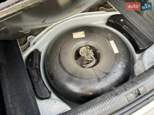 Сірий Ауді А4, об'ємом двигуна 1.6 л та пробігом 310 тис. км за 4450 $, фото 37 на Automoto.ua