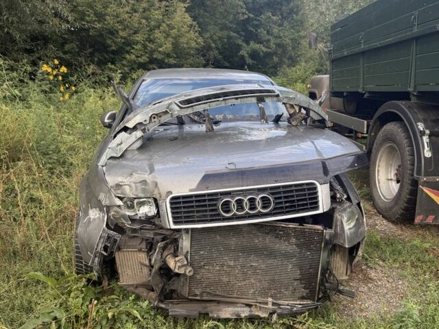 Сірий Ауді А4, об'ємом двигуна 2.5 л та пробігом 230 тис. км за 2206 $, фото 2 на Automoto.ua