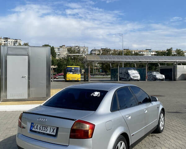 Сірий Ауді А4, об'ємом двигуна 2 л та пробігом 325 тис. км за 5300 $, фото 3 на Automoto.ua