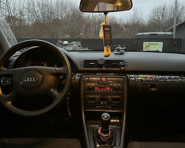 Сірий Ауді А4, об'ємом двигуна 1.6 л та пробігом 259 тис. км за 4600 $, фото 11 на Automoto.ua