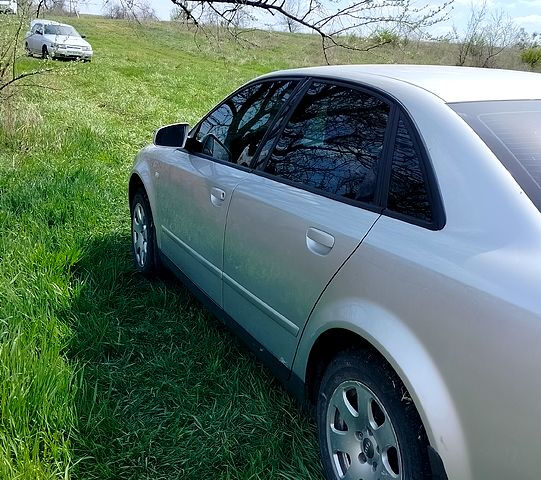 Серый Ауди А4, объемом двигателя 2 л и пробегом 0 тыс. км за 4000 $, фото 4 на Automoto.ua