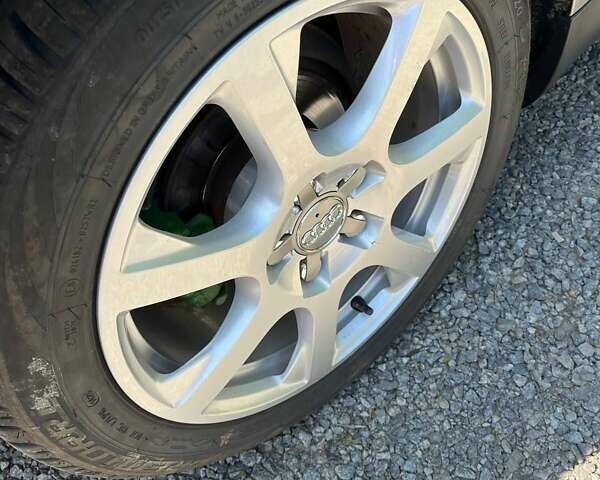 Сірий Ауді А4, об'ємом двигуна 1.6 л та пробігом 245 тис. км за 6500 $, фото 19 на Automoto.ua