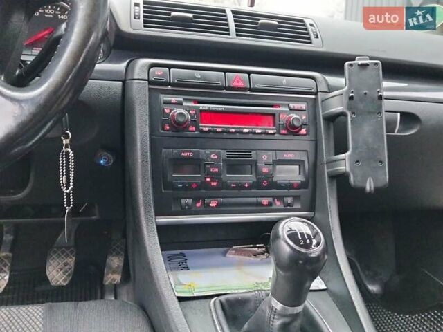 Сірий Ауді А4, об'ємом двигуна 1.98 л та пробігом 296 тис. км за 5100 $, фото 13 на Automoto.ua