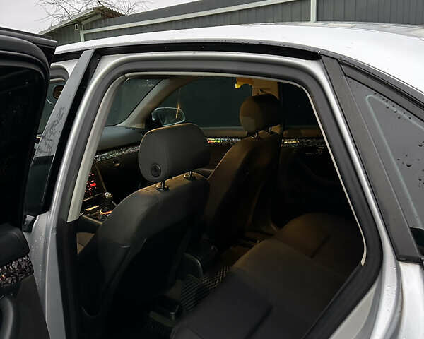 Сірий Ауді А4, об'ємом двигуна 1.6 л та пробігом 259 тис. км за 4600 $, фото 12 на Automoto.ua