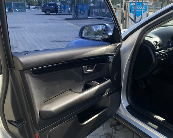 Сірий Ауді А4, об'ємом двигуна 2 л та пробігом 325 тис. км за 5300 $, фото 8 на Automoto.ua