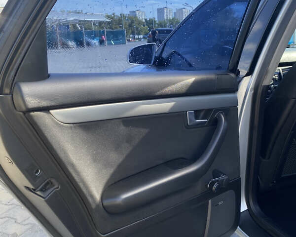 Сірий Ауді А4, об'ємом двигуна 2 л та пробігом 325 тис. км за 5300 $, фото 13 на Automoto.ua
