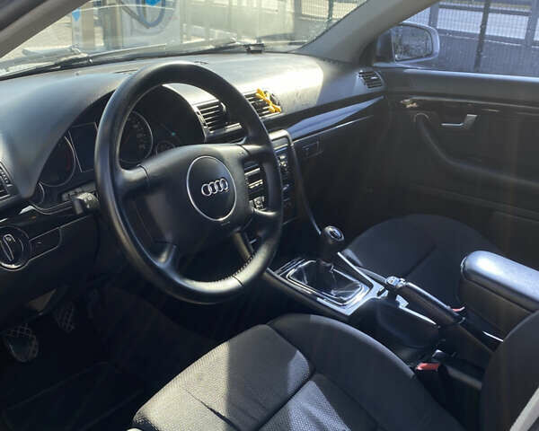 Сірий Ауді А4, об'ємом двигуна 2 л та пробігом 325 тис. км за 5300 $, фото 4 на Automoto.ua