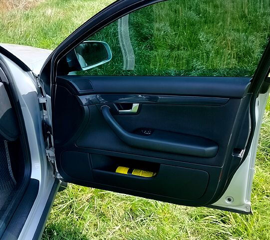 Серый Ауди А4, объемом двигателя 2 л и пробегом 0 тыс. км за 4000 $, фото 1 на Automoto.ua