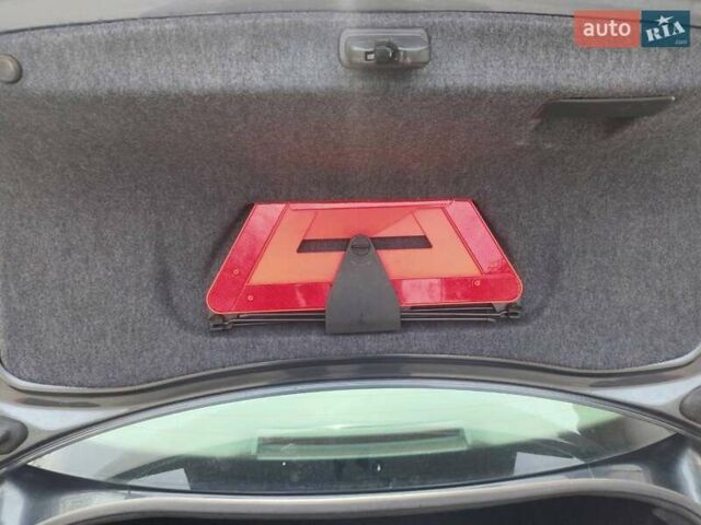 Ауді А4 2002 у Житомирі на Automoto.ua Сірий Ауді А4, об'ємом двигуна 1.6 л та пробігом 259 тис. км за 5600 $, фото 5 на Automoto.ua