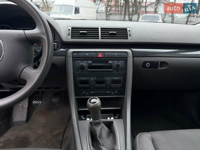 Сірий Ауді А4, об'ємом двигуна 1.6 л та пробігом 206 тис. км за 4450 $, фото 14 на Automoto.ua
