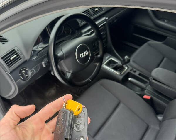 Сірий Ауді А4, об'ємом двигуна 1.6 л та пробігом 259 тис. км за 4500 $, фото 54 на Automoto.ua