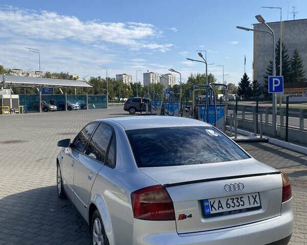 Сірий Ауді А4, об'ємом двигуна 2 л та пробігом 325 тис. км за 5300 $, фото 12 на Automoto.ua