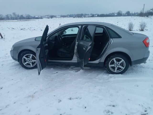Серый Ауди А4, объемом двигателя 2 л и пробегом 330 тыс. км за 5200 $, фото 1 на Automoto.ua