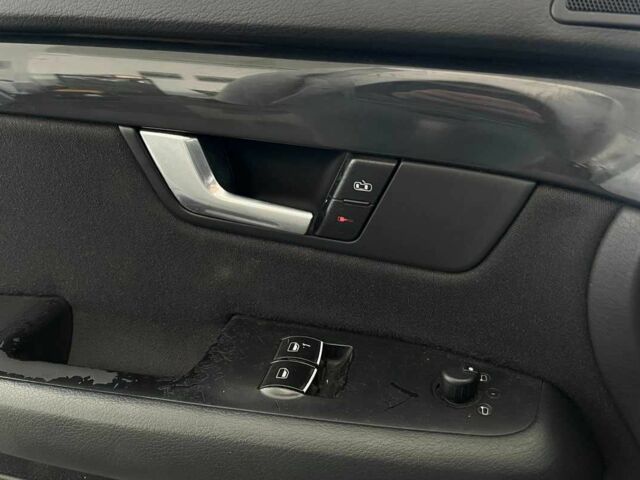 Сірий Ауді А4, об'ємом двигуна 1.6 л та пробігом 249 тис. км за 4500 $, фото 12 на Automoto.ua