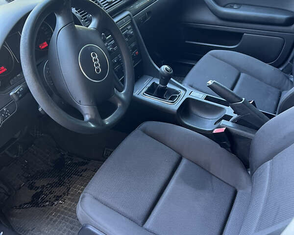 Сірий Ауді А4, об'ємом двигуна 1.6 л та пробігом 402 тис. км за 4200 $, фото 12 на Automoto.ua